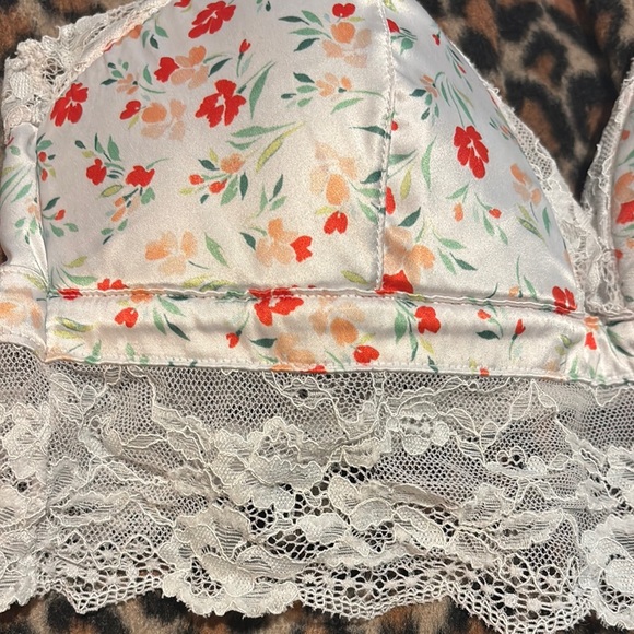Floral Lace Trim Bralette - Picture 2 of 4